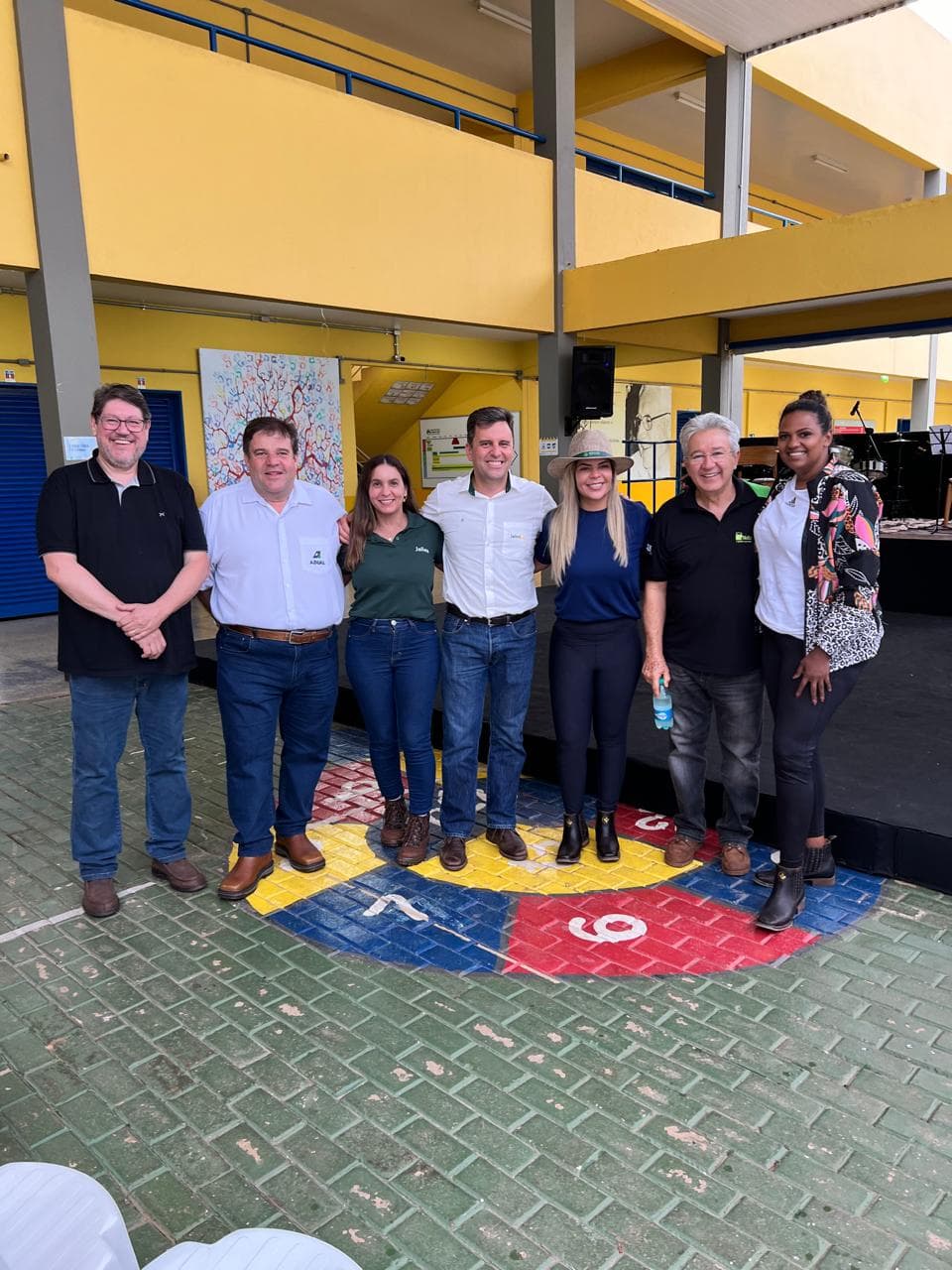 Jalles recebe visita de influenciadores
