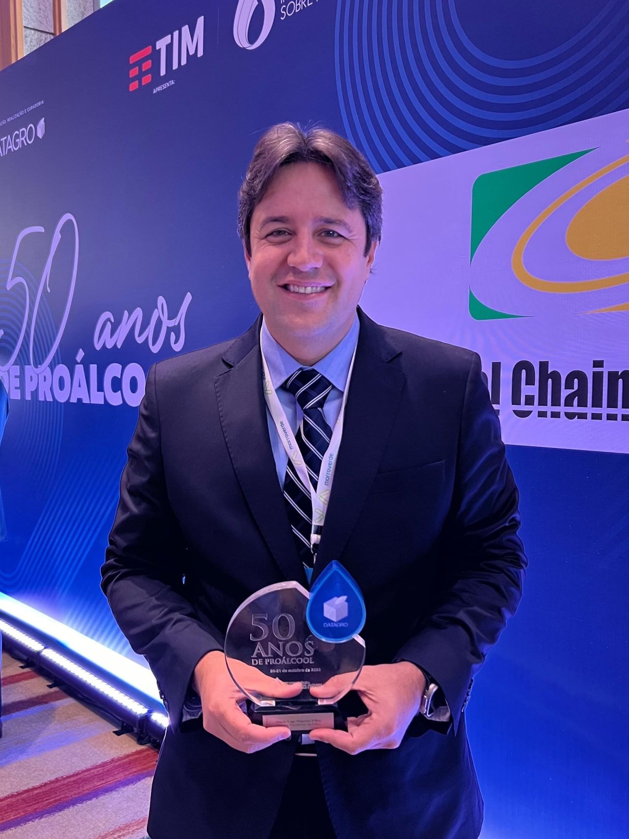 DATAGRO homenageia Otavinho por incentivo à produção de etanol e bioenergia